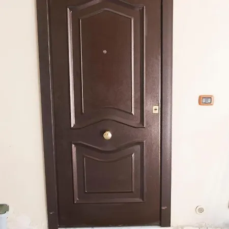 Airport House Neapol