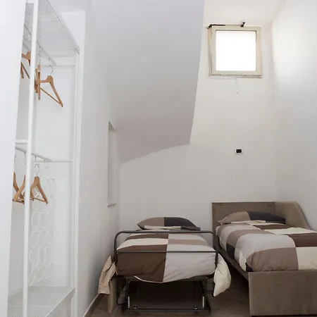 Airport House Apartament