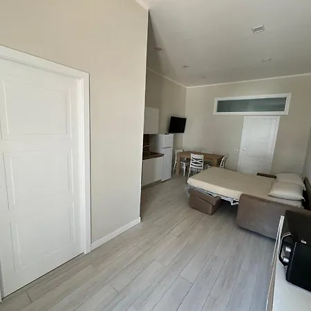 Airport House Neapol