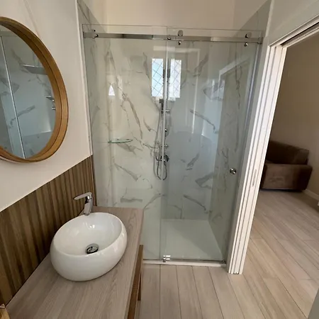 Airport House Apartament Neapol