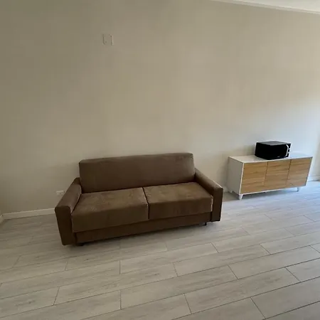 Airport House Apartmán